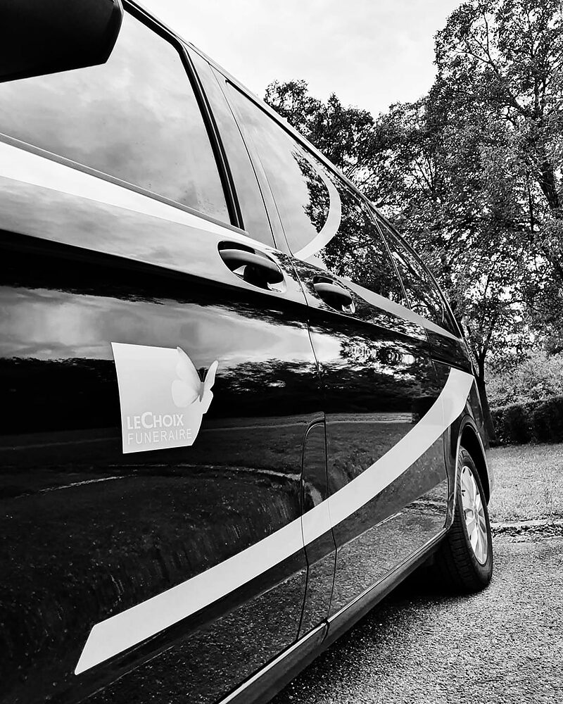 Véhicule funéraire de l'agence FUNERAL Le Choix Funéraire à Béziers